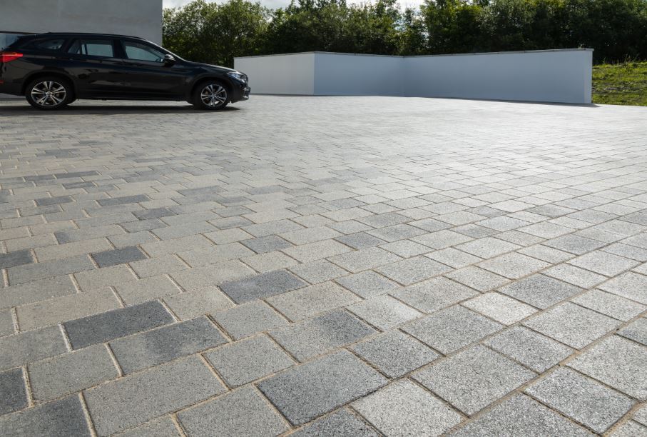 Roadstone Castlestone 60mm 240/160 Mixed Limestone Blend