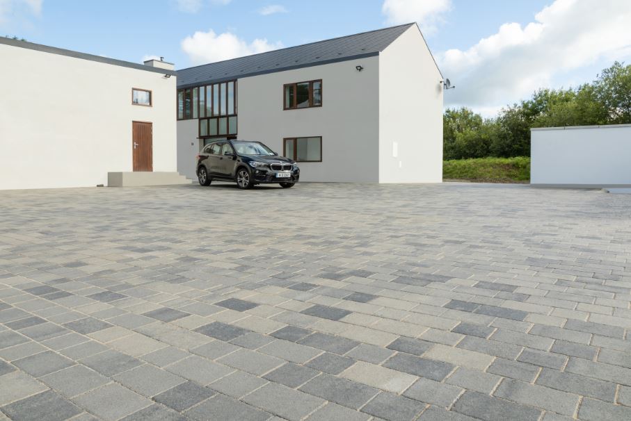 Roadstone Castlestone 60mm 240/160 Mixed Limestone Blend