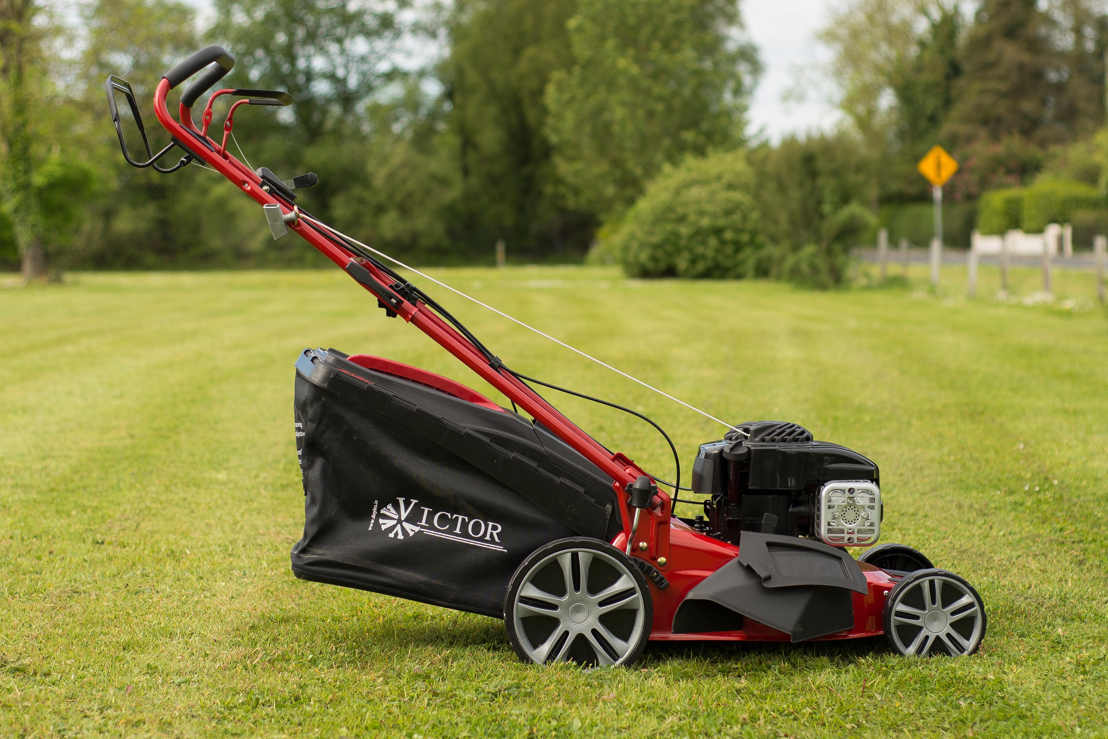 18&quot; Victor  Self Drive Lawnmower